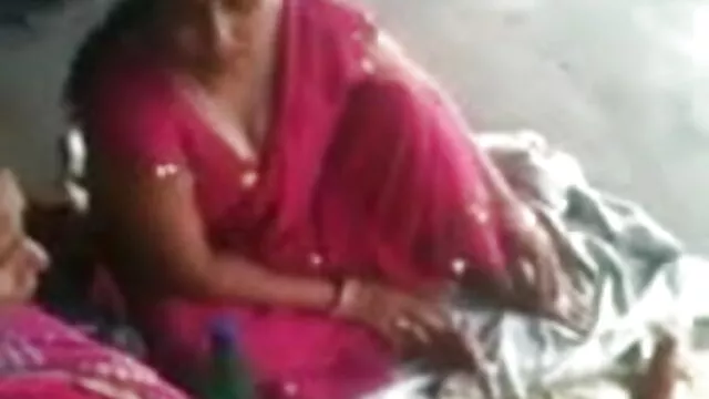 બે છોકરીઓ સાથે સેકસી ...