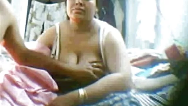 ડૉક્ટર fucks એક નર્સ એક હોસ્પિટલમાં રાખવામાં સેકસી વાત