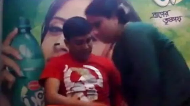 પર બેઠા મોટો લોડો ત્રીપલ સેકસ બીપી