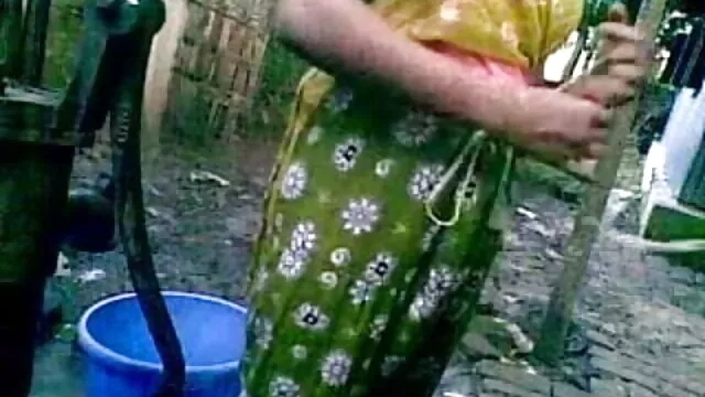 તમારી ગુજરાતી સેકસી બીપી વીડીયો આંગળી મૂકી તેના પર ભોસ ચુત