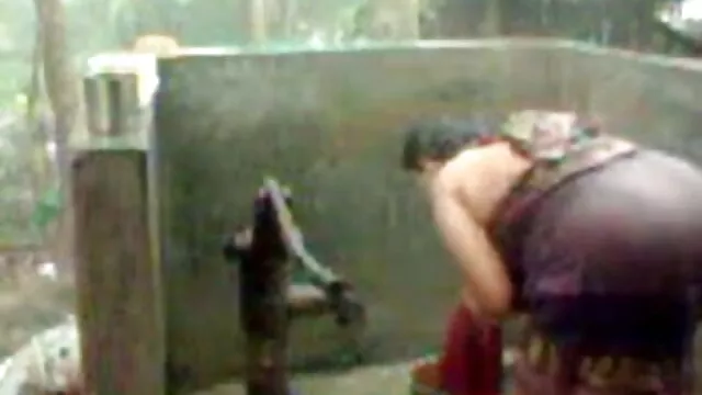 એરોટિકા સાથે સેકસી ઇંગલિશ છોકરી પર નગ્ન બીચ